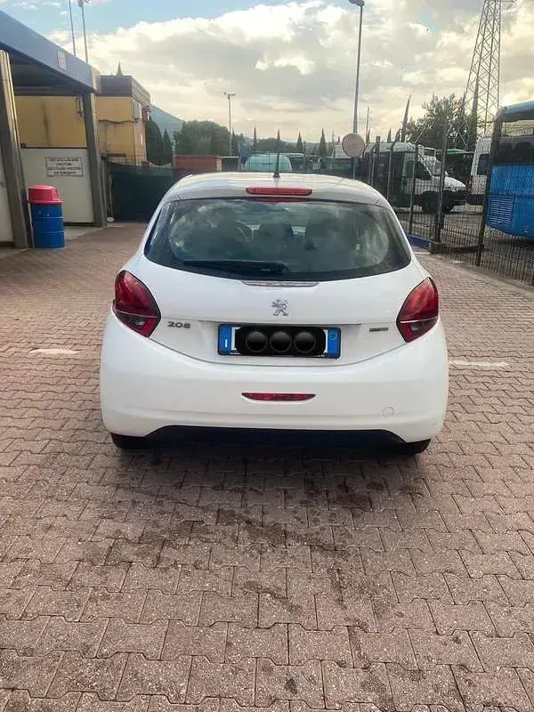Usata Peugeot 208 Active 82 CV (60 kW) 2016 Bianco Utilitaria