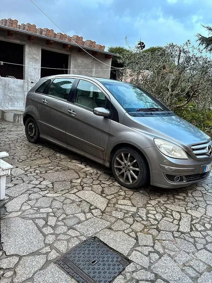 Usata Mercedes B180 109 CV (80 kW) 2007 Grigio Monovolume