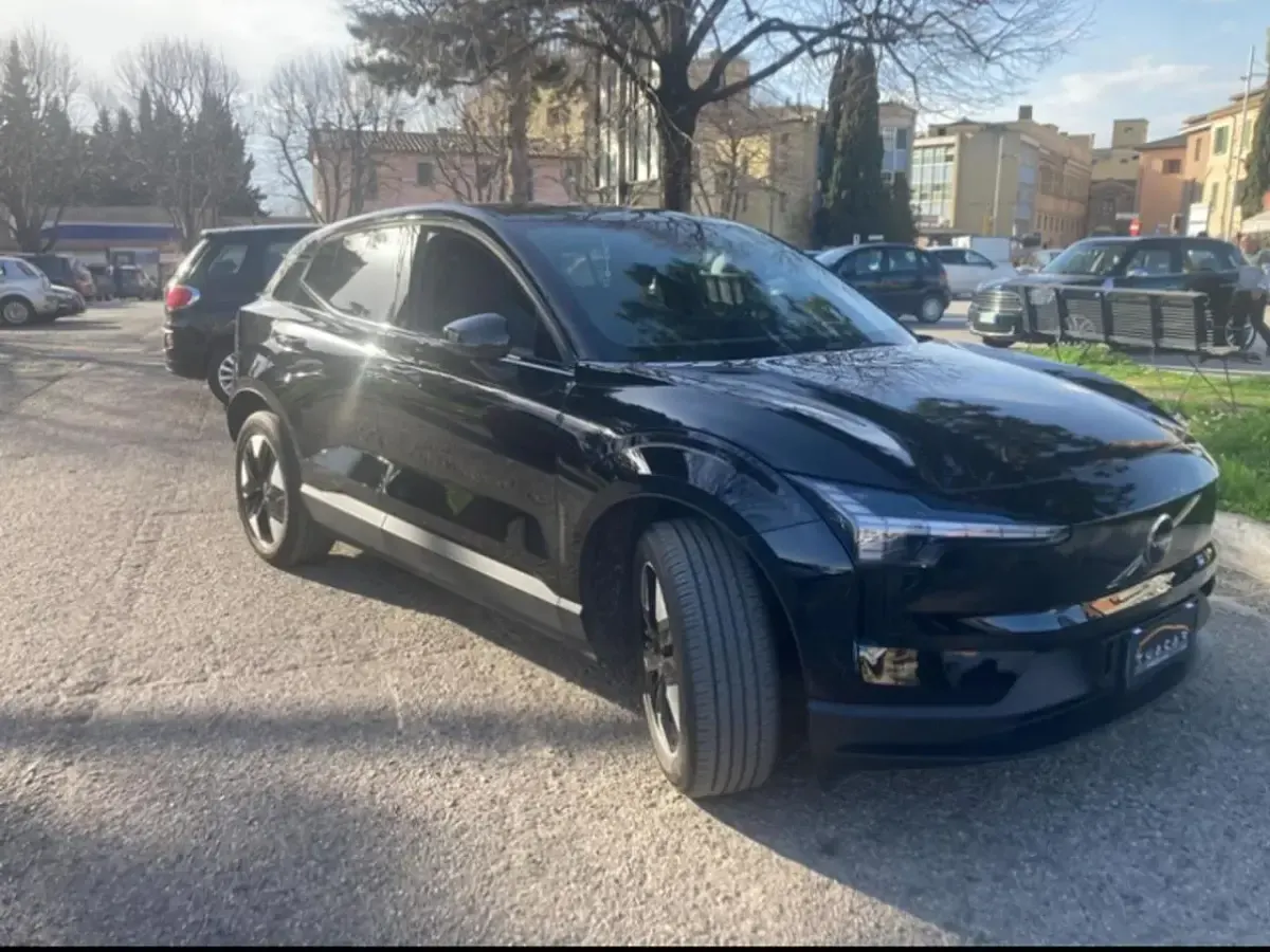 Usata Volvo EX30 Plus 199 kW (271 CV) 2025 Nero SUV