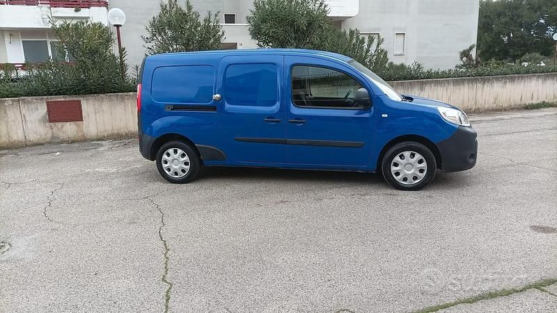 Usata Renault Kangoo 116 CV (85 kW) 2021 Blu Berlina