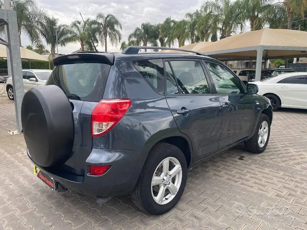 Usata Toyota RAV4 Sol 136 CV (100 kW) 2006 Grigio SUV