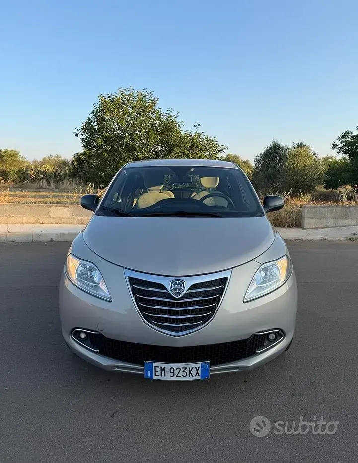 Usata Lancia Ypsilon Silver 69 CV (50 kW) 2013 Nero Utilitaria