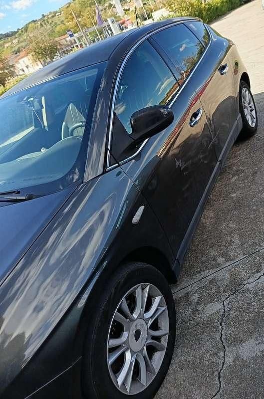 Usata Lancia Delta 120 CV (88 kW) 2010 Utilitaria