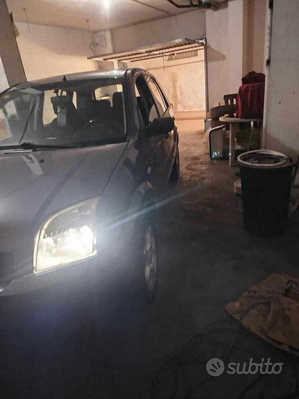 Usata Ford Fusion 80 CV (58 kW) 2007 Blu Utilitaria