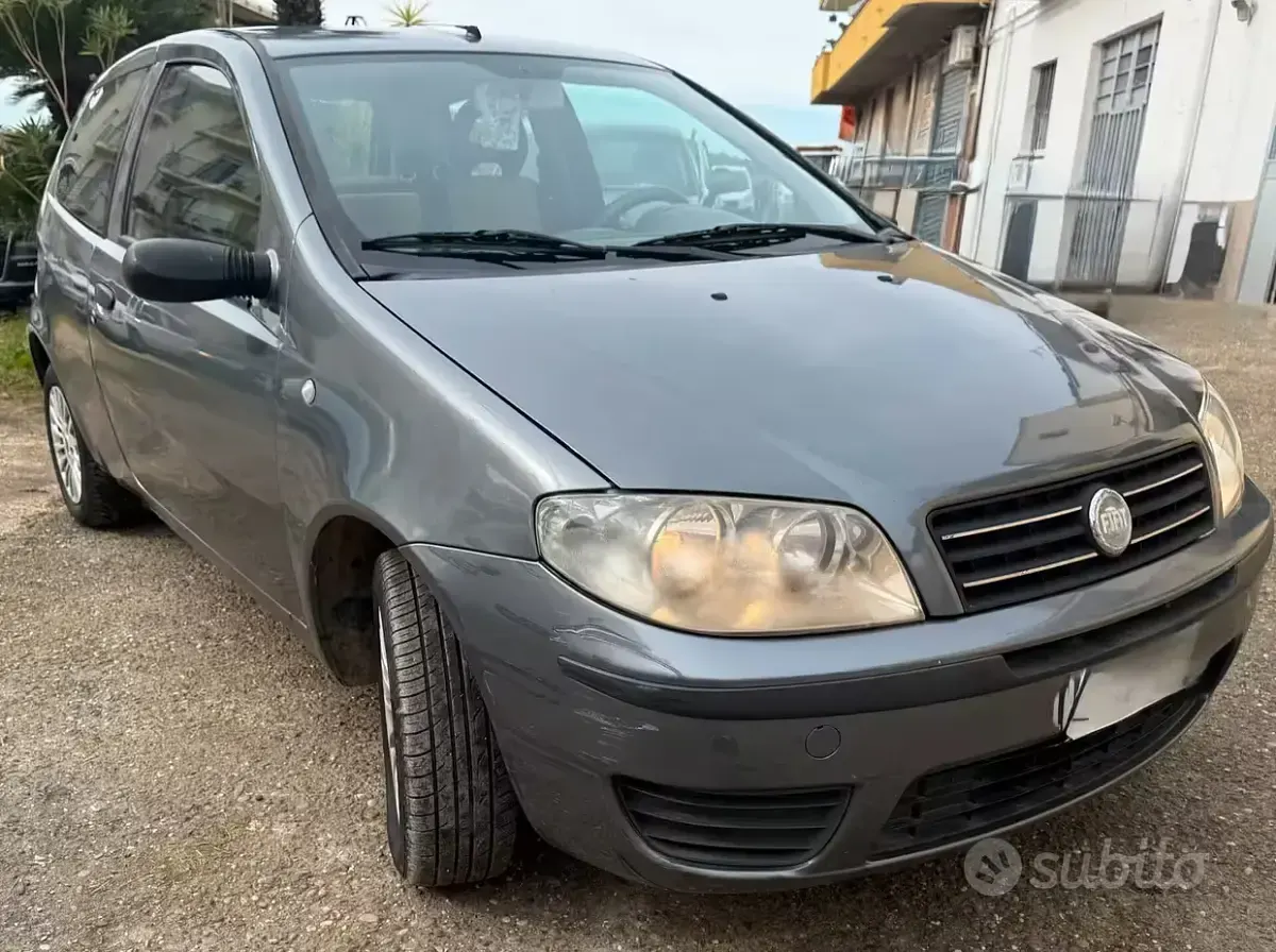 Usata Fiat Punto Active 60 CV (44 kW) 2005 Grigio Utilitaria