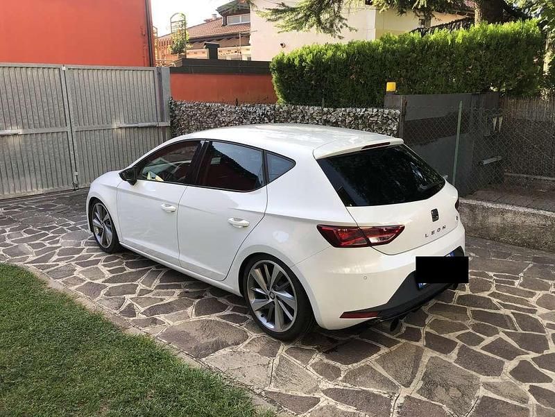 Usata Seat Leon SC FR 184 CV (135 kW) 2013 Bianco Utilitaria
