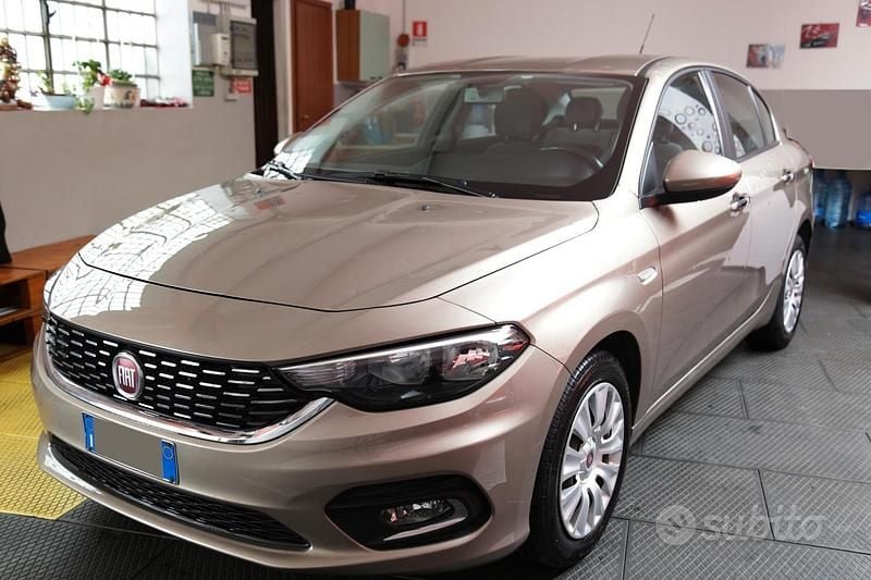 Gebraucht Fiat Tipo Easy 95 PS (69 kW) 2018 Grau Limousine