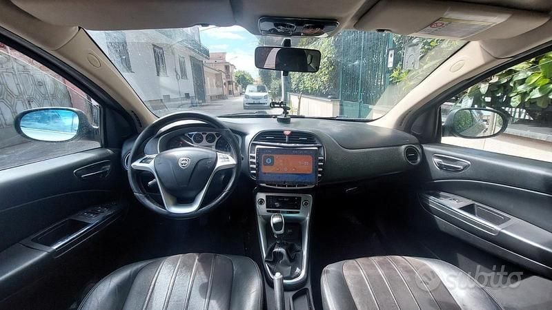 Usata Lancia Delta 120 CV (88 kW) 2012 Utilitaria