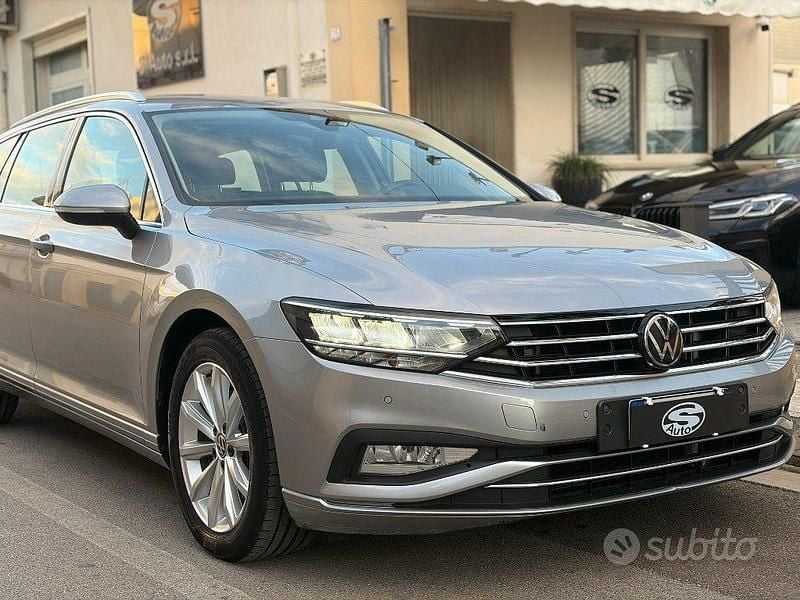 Usata VW Passat Comfortline 150 CV (110 kW) 2022 Grigio Station wagon