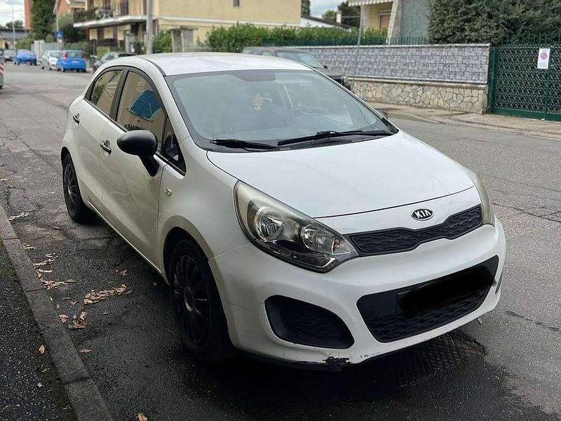 Bianco Usata 2012 Kia Rio LX Tre volumi | 3000 € (Super prezzo) - Immagine 1/4