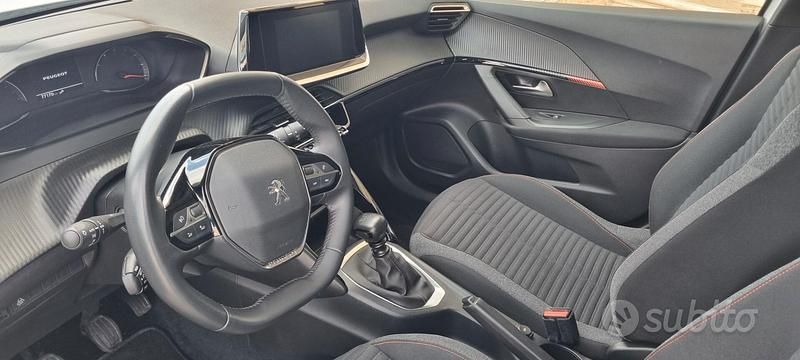 Usata Peugeot 2008 Allure 110 CV (80 kW) 2021 Bianco SUV
