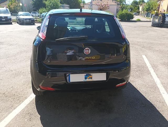 Usata Fiat Punto Easy 75 CV (55 kW) 2012 Nero Utilitaria