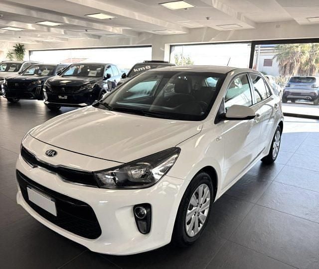 Usata Kia Rio Active 84 CV (61 kW) 2018 Grigio Berlina
