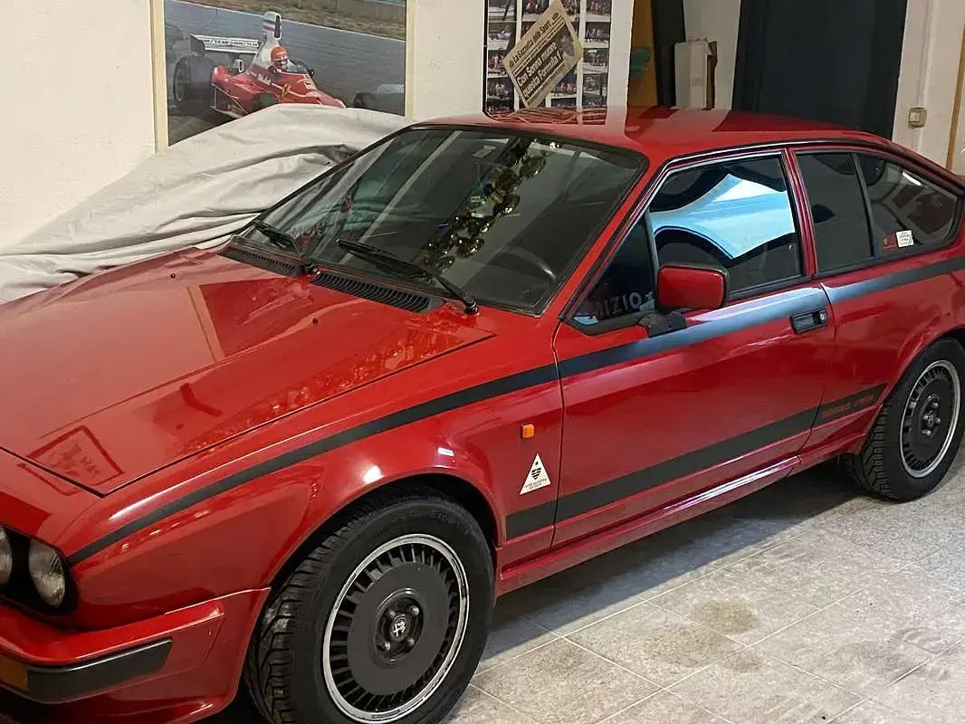 Usata Alfa Romeo GTV 129 CV (94 kW) 1981 Rosso Coupé