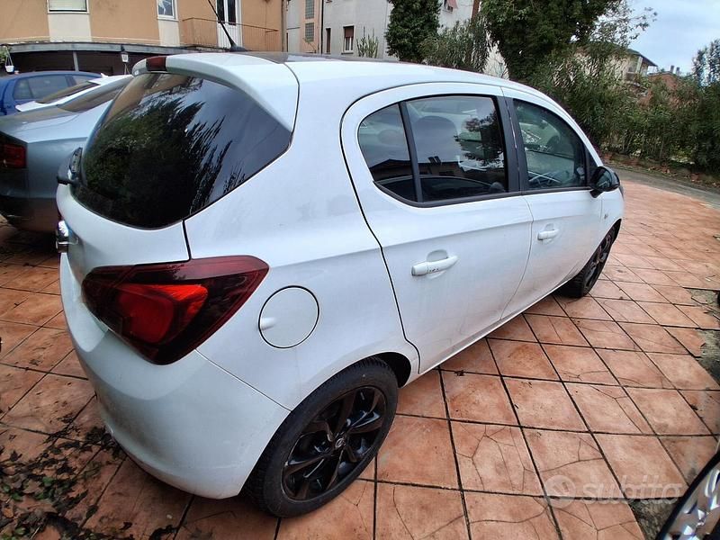Usata Opel Corsa 90 CV (66 kW) 2016 Bianco Berlina