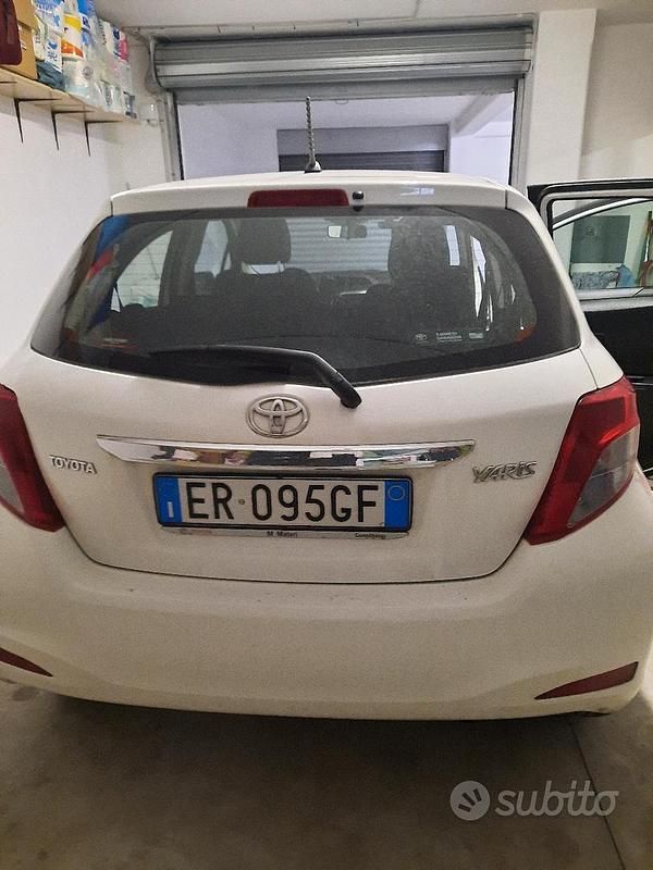 Usata Toyota Yaris 100 CV (73 kW) 2013 Utilitaria
