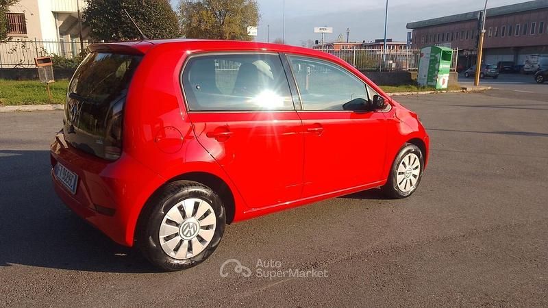 Usado VW up! 68 CV (50 kW) 2018 Rojo Utilitario