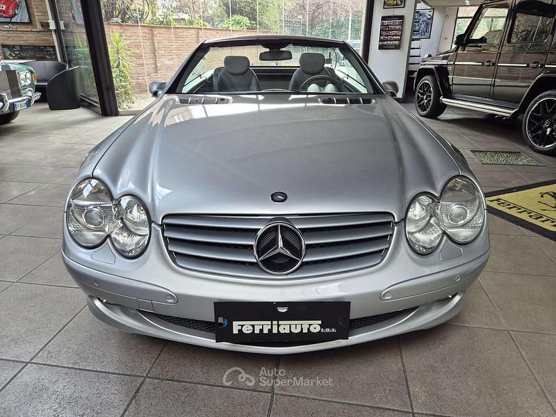 Usata Mercedes SL350 245 CV (180 kW) 2005 Argento Cabrio