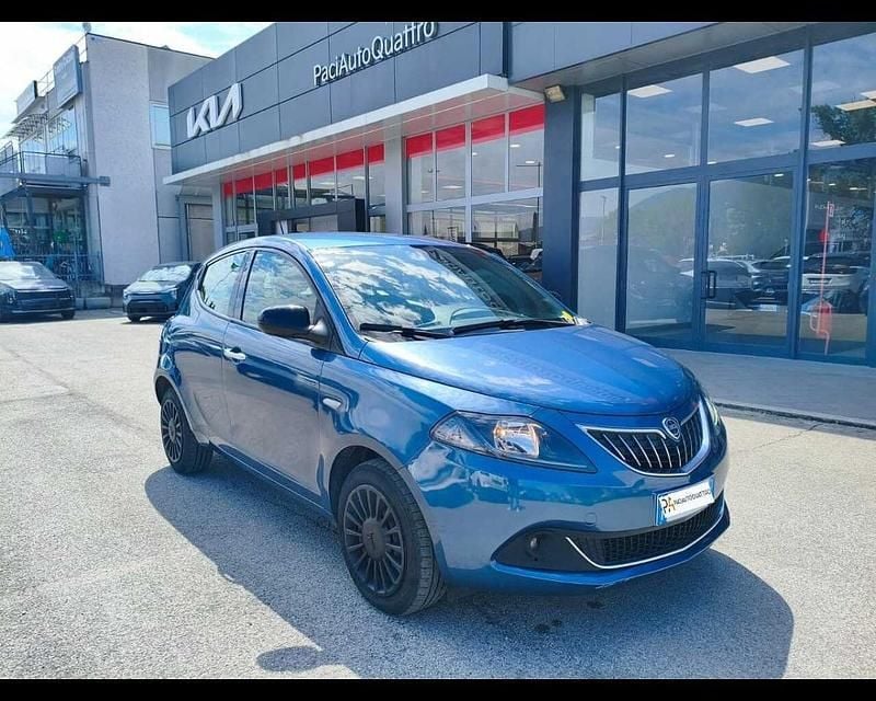 Usata Lancia Ypsilon Silver 69 CV (50 kW) 2022 Blu Utilitaria