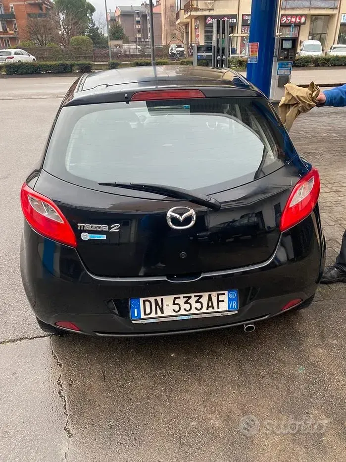 Usata Mazda 2 75 CV (55 kW) 2008 Nero Utilitaria