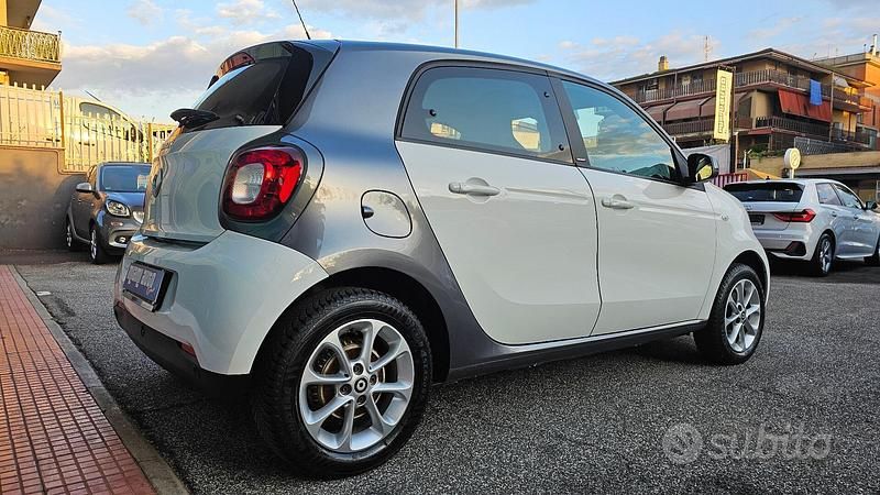 Usado Smart ForFour Passion 90 CV (66 kW) 2019 Blanco Utilitario