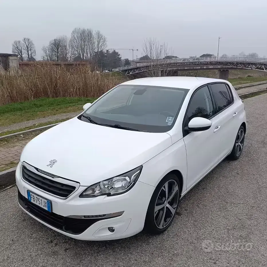 Usata Peugeot 308 99 CV (72 kW) 2015 Bianco Berlina