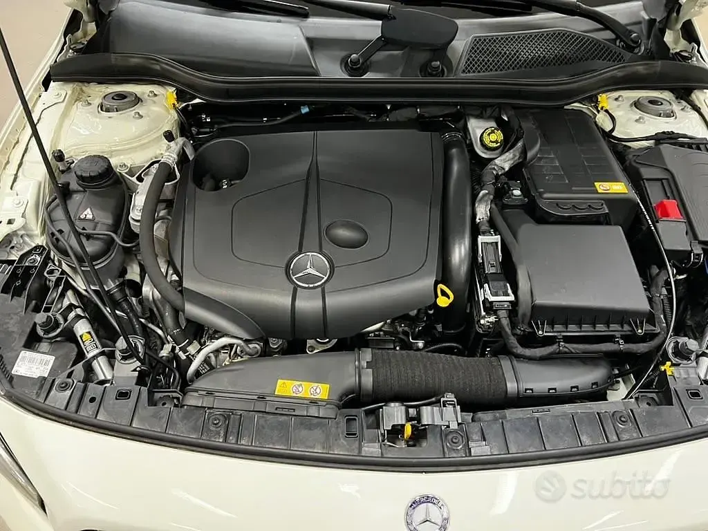 Usata Mercedes GLA200 Night 136 CV (100 kW) 2014 Bianco SUV