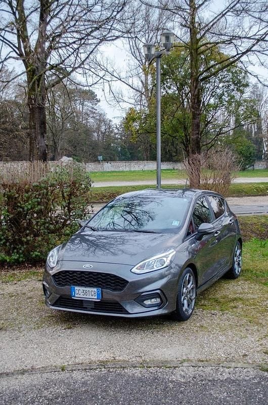 Usata Ford Fiesta ST-Line 95 CV (69 kW) 2020 Grigio Utilitaria