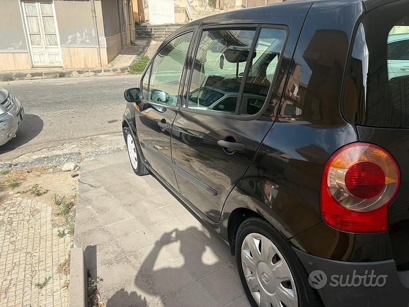 Usata Renault Modus 70 CV (51 kW) 2005 Nero Monovolume