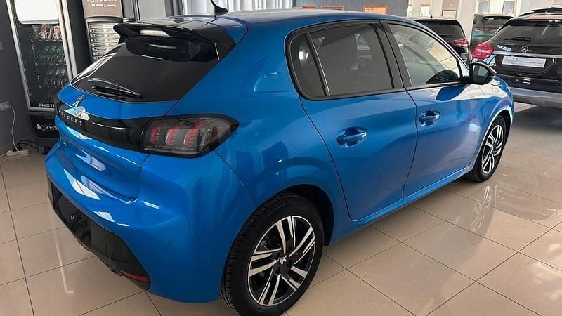 Usata Peugeot 208 Allure 100 CV (73 kW) 2023 Blu Utilitaria