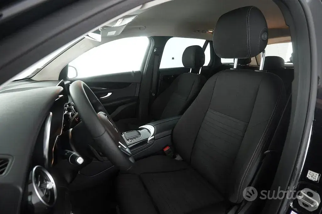 Gebraucht Mercedes GLC300e Premium 194 PS (142 kW) 2022 Schwarz SUV