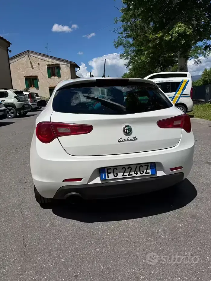 Usata Alfa Romeo Giulietta 105 CV (77 kW) 2017 Bianco Utilitaria