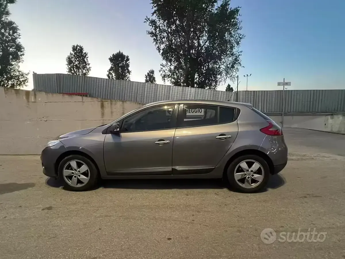 Usata Renault Mégane III 110 CV (80 kW) 2009 Grigio Berlina