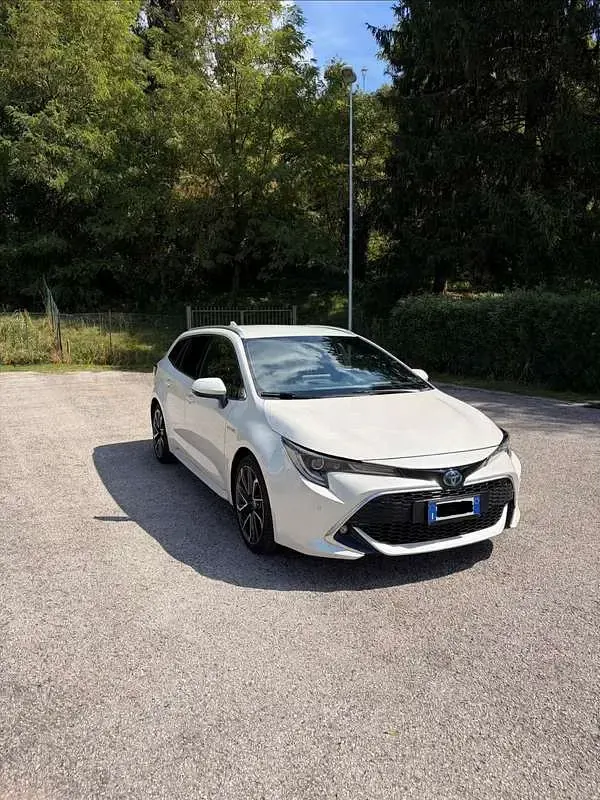 Usata Toyota Corolla Lounge 196 CV (144 kW) 2020 Bianco Station wagon