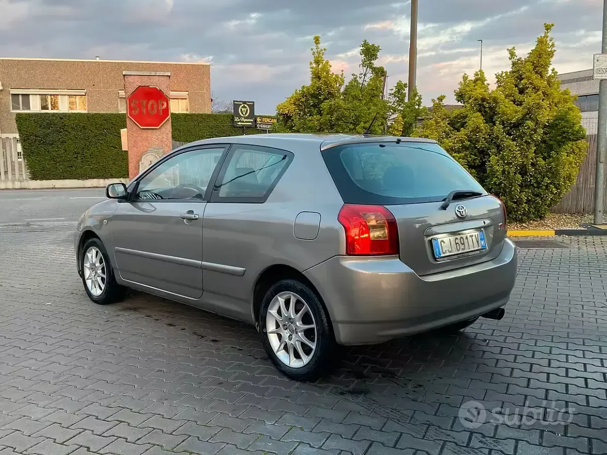 Usata Toyota Corolla 192 CV (141 kW) 2003 Grigio Berlina