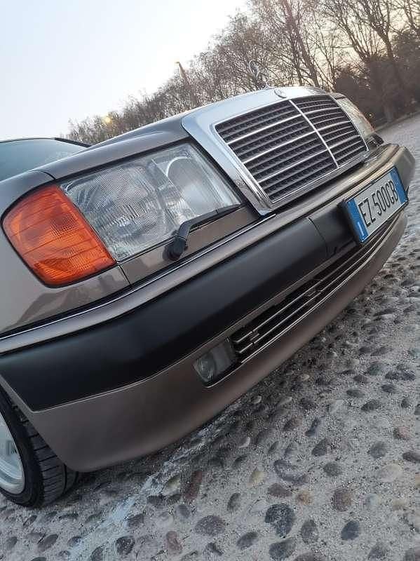 Begagnad Mercedes E500 326 HK (239 kW) 1992 Sedan