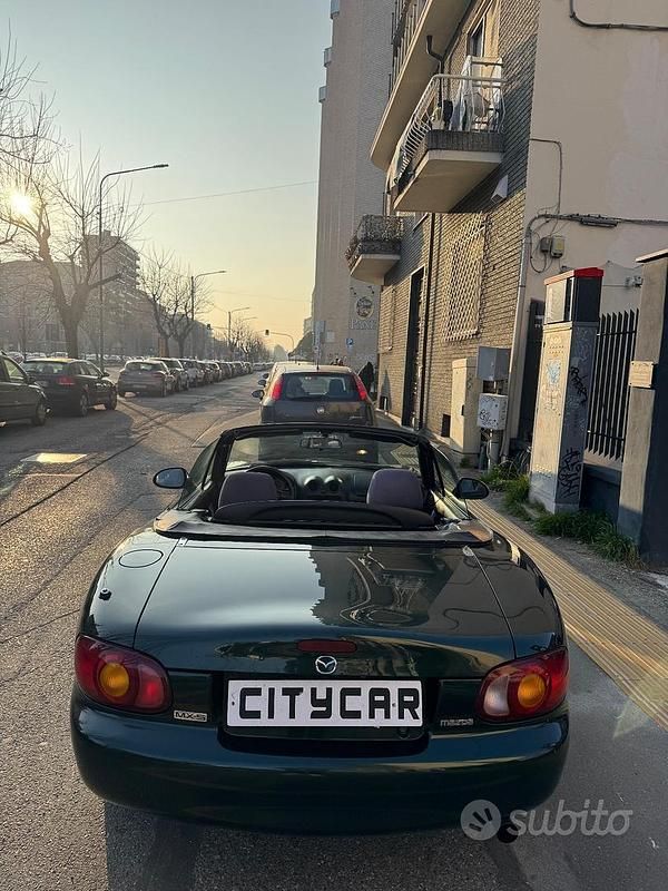 Usata Mazda MX5 110 CV (80 kW) 1999 Verde Cabrio