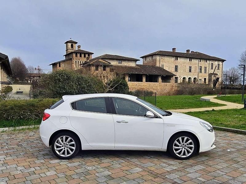 Usata Alfa Romeo Giulietta Super 120 CV (88 kW) 2016 Bianco Utilitaria