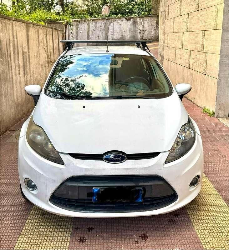 Usata Ford Fiesta Ghia 82 CV (60 kW) 2012 Utilitaria