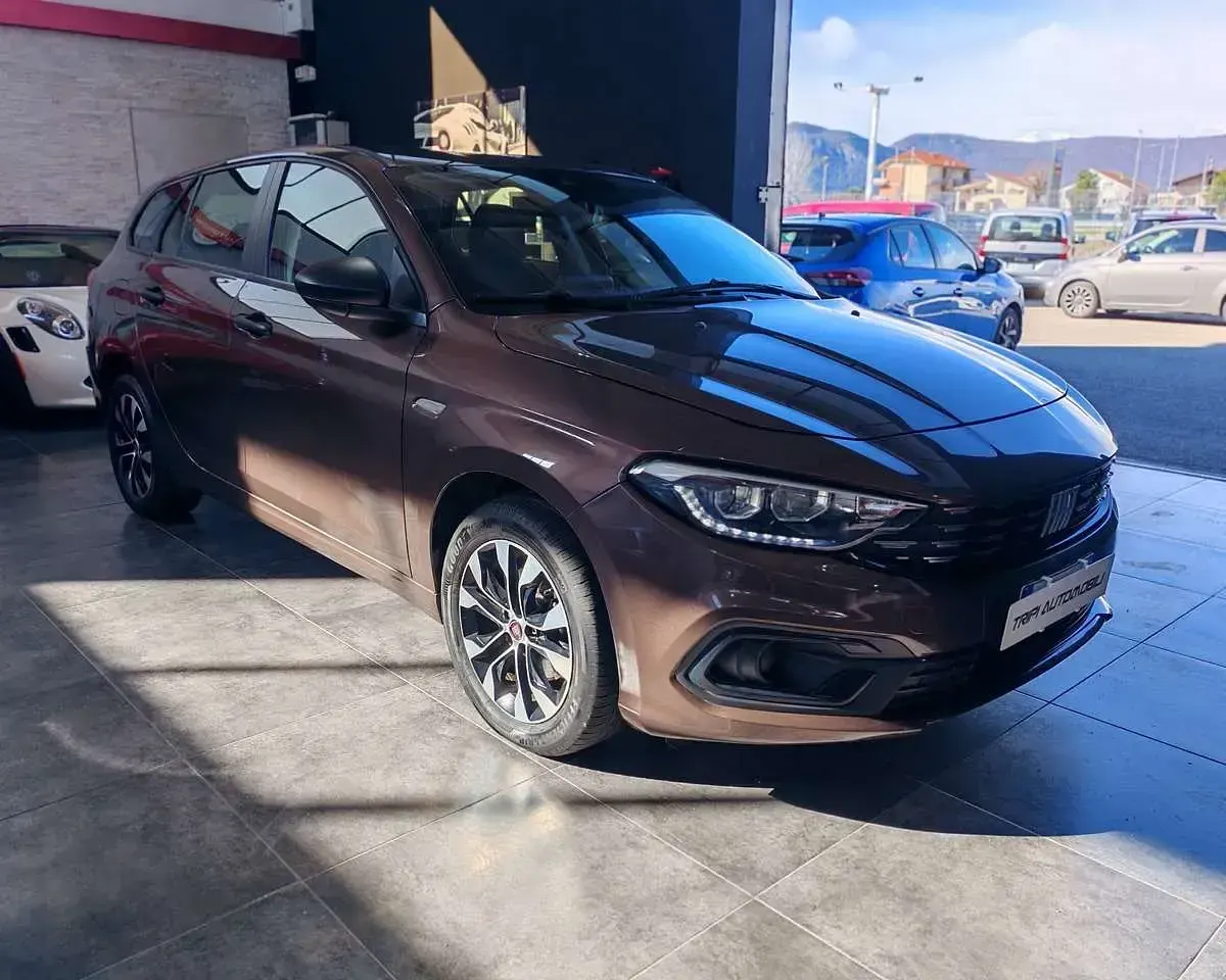 Usata Fiat Tipo Business 131 CV (96 kW) 2021 Marrone Station wagon