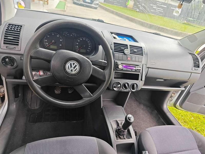 Usata VW Polo Trendline 64 CV (47 kW) 2002 Argento Berlina
