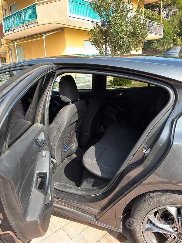 Usata Ford Focus ST-Line 125 CV (91 kW) 2019 Grigio Berlina