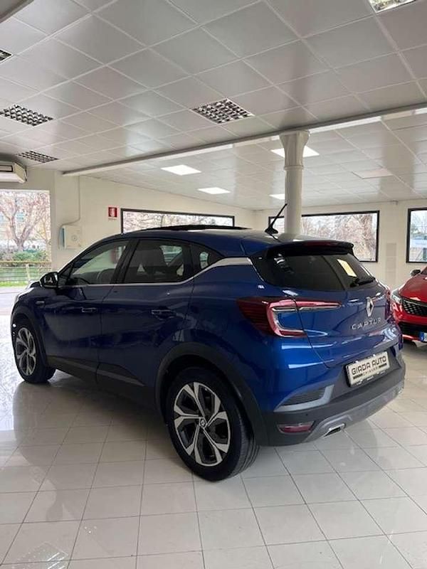 Usata Renault Captur RS Line 92 CV (67 kW) 2022 Blu iron tetto nero SUV
