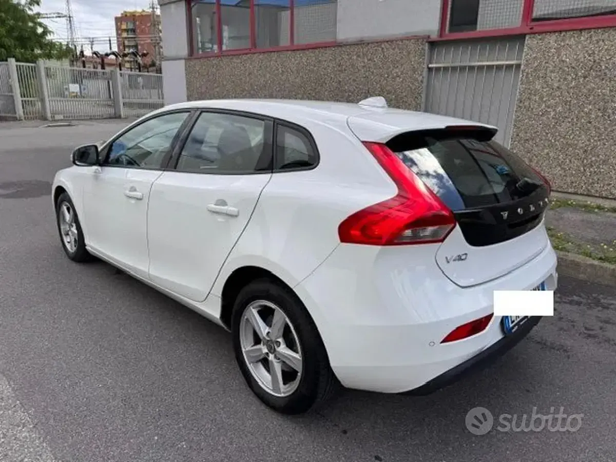 Usata Volvo V40 116 CV (85 kW) 2014 Bianco Berlina