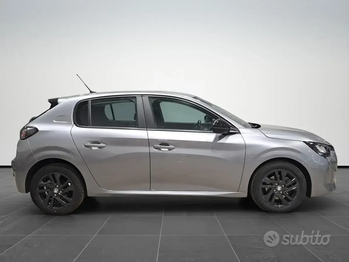 Usata Peugeot 208 Allure 102 CV (75 kW) 2022 Grigio Utilitaria