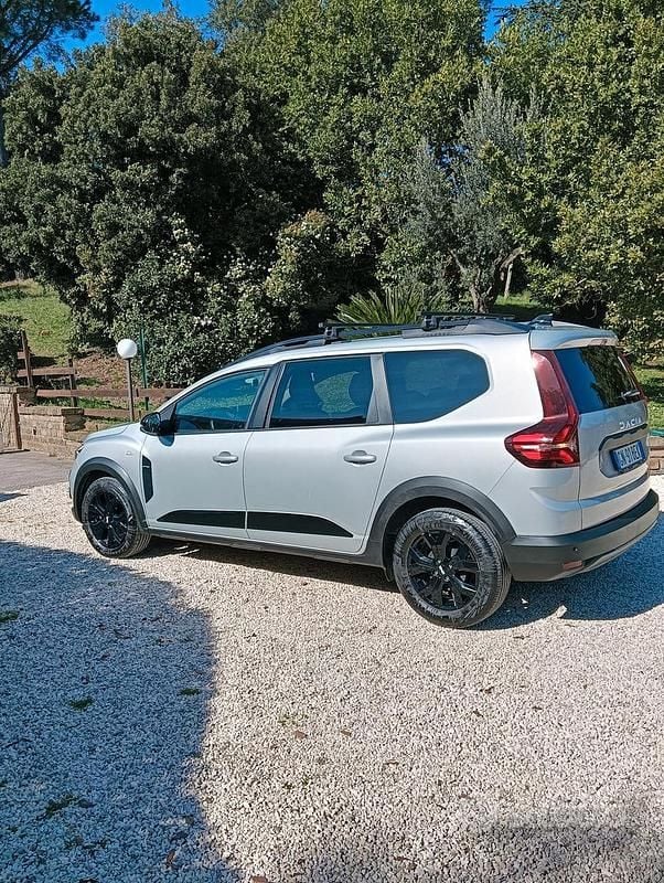 Usata Dacia Jogger 91 CV (66 kW) 2023 Grigio Monovolume