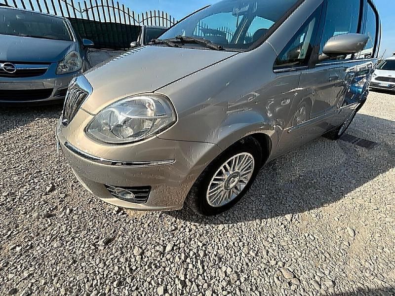 Usata Lancia Musa 90 CV (66 kW) 2009 Oro Monovolume