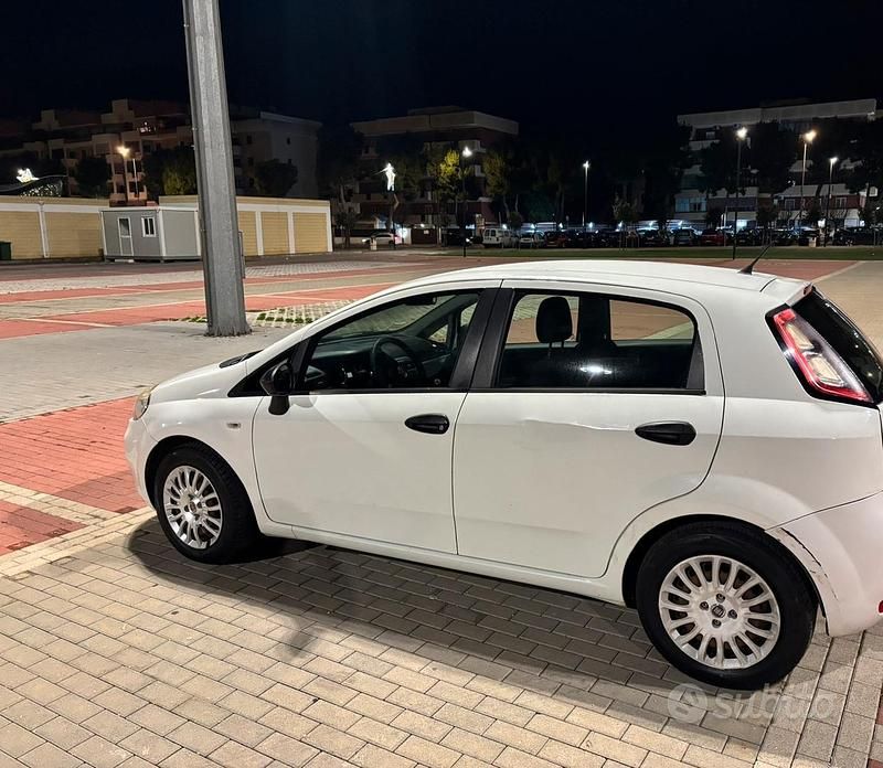 Usata Fiat Punto 75 CV (55 kW) 2014 Bianco Utilitaria