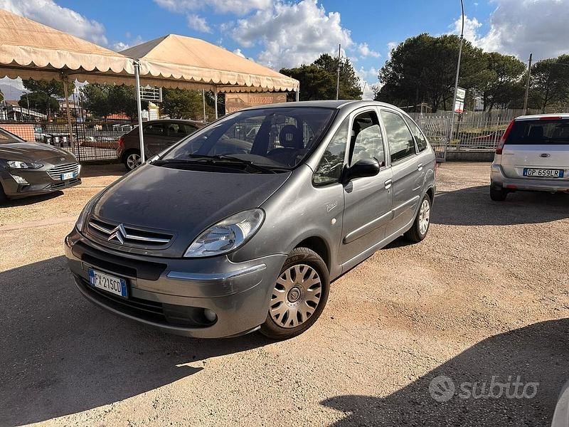 Grigio Usata 2004 Citroën Xsara Picasso Monovolume | 800 € (Ottimo prezzo) - Immagine 1/4
