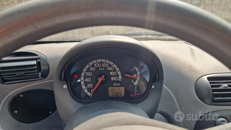 Bianco Usata 2002 Fiat 600 Due volumi | 1500 € - Immagine 1/4